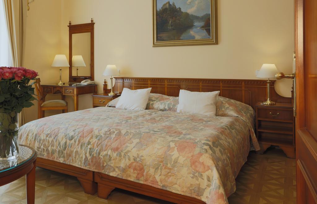 Bristol Kralovska Vila Karlovy Vary Rom bilde